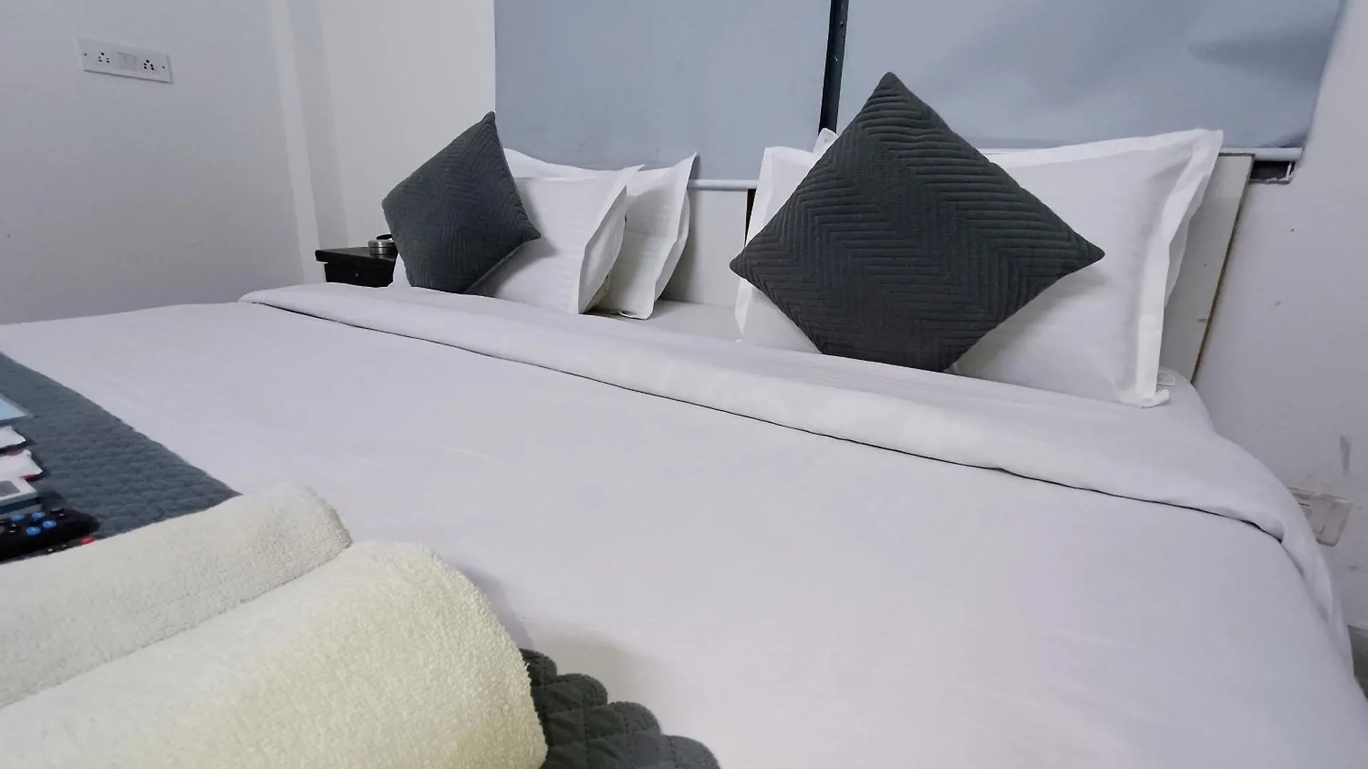Hotel Hauz Khas Fort View New Delhi
