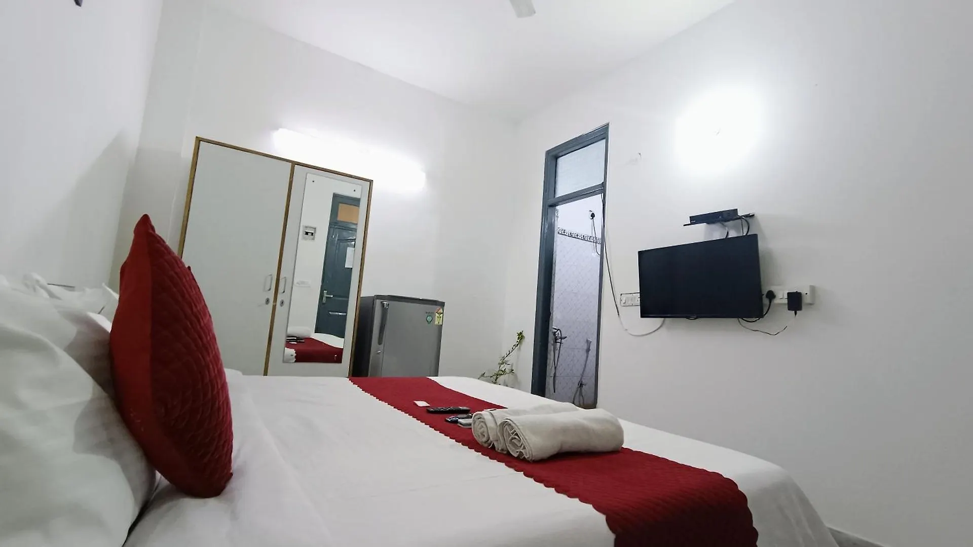Hotel Hauz Khas Fort View New Delhi